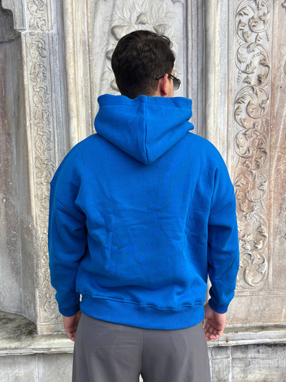 Mėlynas didelis paprastas džemperis su gobtuvu