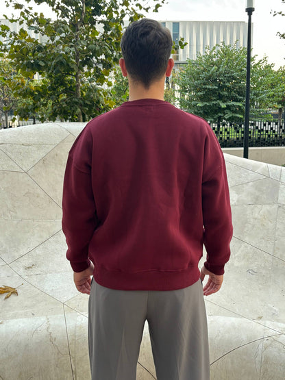 Burgundiško vyno spalvos siuvinėtas „Amor Fati“ didelis džemperis