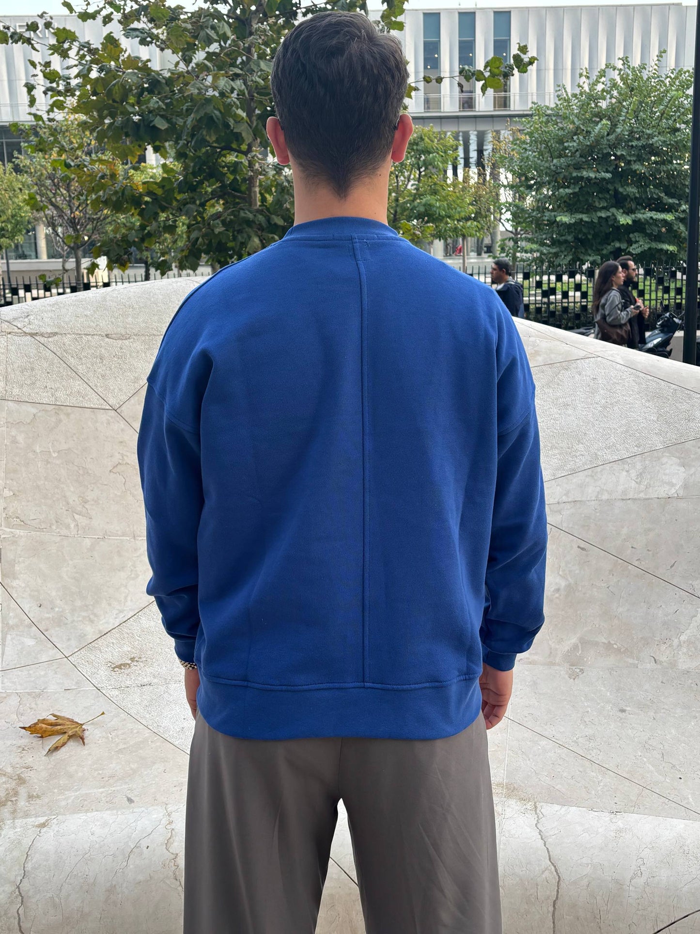 Didelio dydžio džemperis „Less“