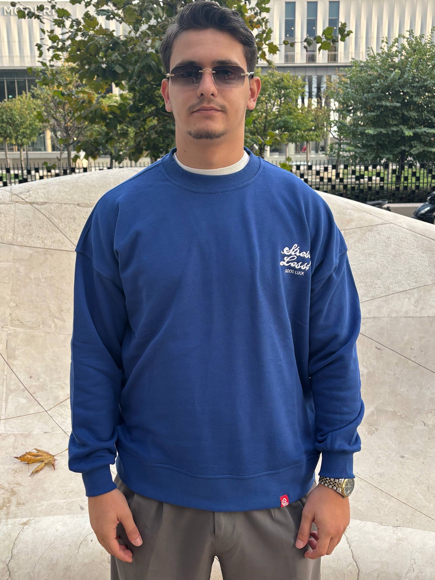 Didelio dydžio džemperis „Less“